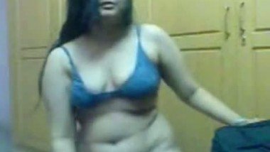 Indian hottie stripping on cam free porn sites