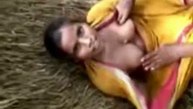 Local village lady Keeru getting her boobs exposed off saree by friends