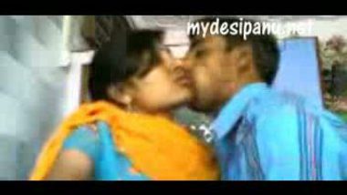 Kolkata college lovers open kiss capture by voyeur