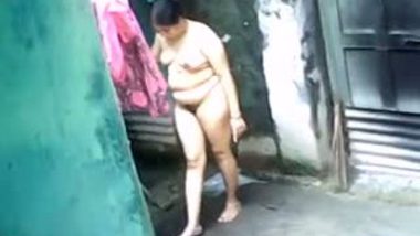 Desi big ass aunty outdoor bath captured by neighbor
