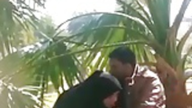 Pakistani hijabi BJ and hand job until cum in public park