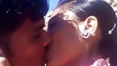 18 Old Kannada Girls Xxx - Indian Village Girl Kissing Kannada porn video