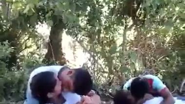 Kannada School Girl Park Sex Video Com - Indian School Girls Outdoor Romance porn video