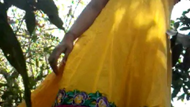 Odia Six Hd - Hot Outdoor Mature Sex Video Odia Bhabhi With Lover porn video