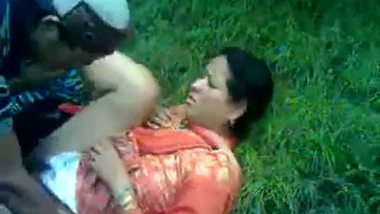Xxx Kashmri - Kashmiri Aunty Outdoor Sex Clip porn video