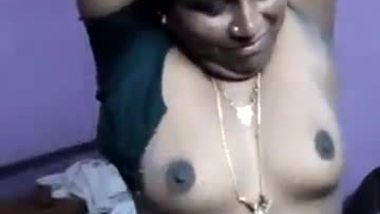 Sexy Girls Remove Her Bra In Train - Sexy Village Girl Changing Clothes In Front Of Her Lover porn video