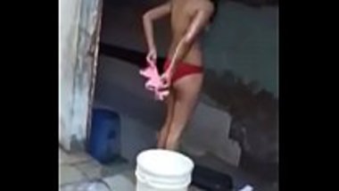 Gujarati Girl Bathing - Sexy Gujarati Girl Having An Open Bath porn video