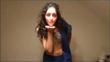 Desi Girl Bed - Desi Girl Having Sex Massage While Lover Under Bed porn video