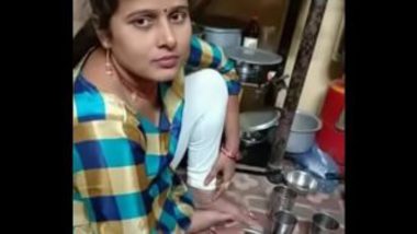 Mumbai Wife Sex MMS With Young Neighbor