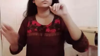 Long Haired Desi Bhabhi Strip Bathing Video Clip Porn Video