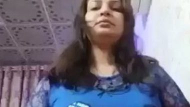 Iraqi Arab nude aunty solo selfie video