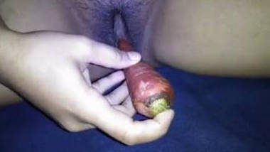 Desi College Girl Simran Having Sex with Carrot In her virgin vagina so painful