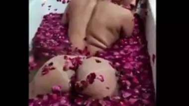 Sejal Sarah Ass Show in Tub