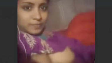 Bangladeshi Girl Showing And Fingering On VideoCall