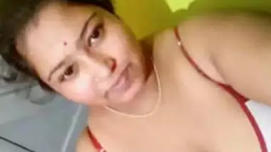 Aunty showing full busty figure