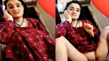 Dehati wife showing her white pussy on video call