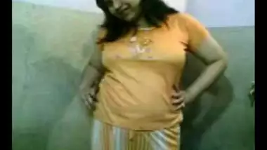 Bhabhi Drilling Her Cunt - Movies.