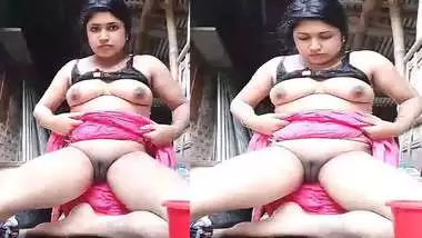 Village girl nude bathing outdoors viral MMS