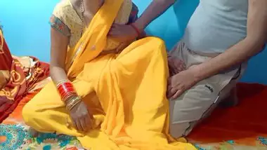 Village Bhabhi yellow Saree Fucking With Hasband