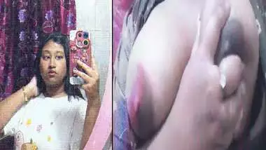 Desi girl sex mood topless boob pressing selfie video