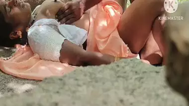 Desi milf?s outdoor sex MMS with her young Nephew