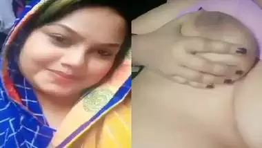 Chubby village aunty showing muskmelon big boobs