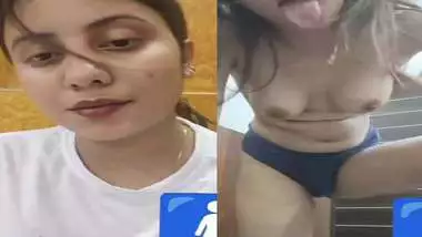 Horny maal stripping to nude show viral video call