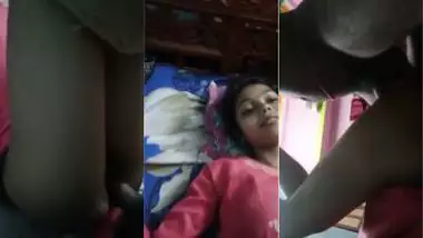 A xxx desi MMS of an amateur girl enjoying her first dick