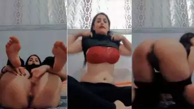 Sexy, big boob babe shows her big ass in nude MMS