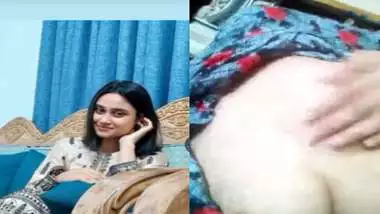 New solo nude video of a beautiful desi girlfriend