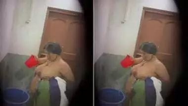 Huge boobs mom pouring water on breasts caught by son