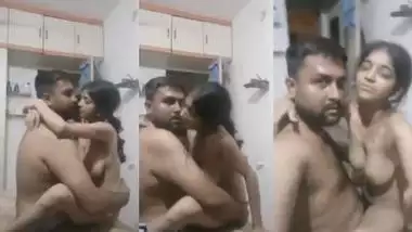 Naked man fucks a tiny lady?s wet pussy in xxx video